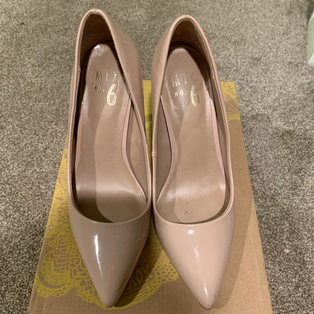 Nude Pumps